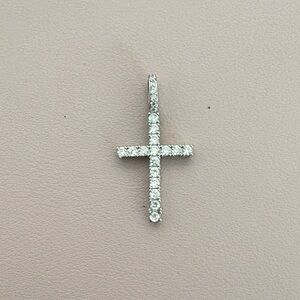 Elegant Silver Cross Pendant